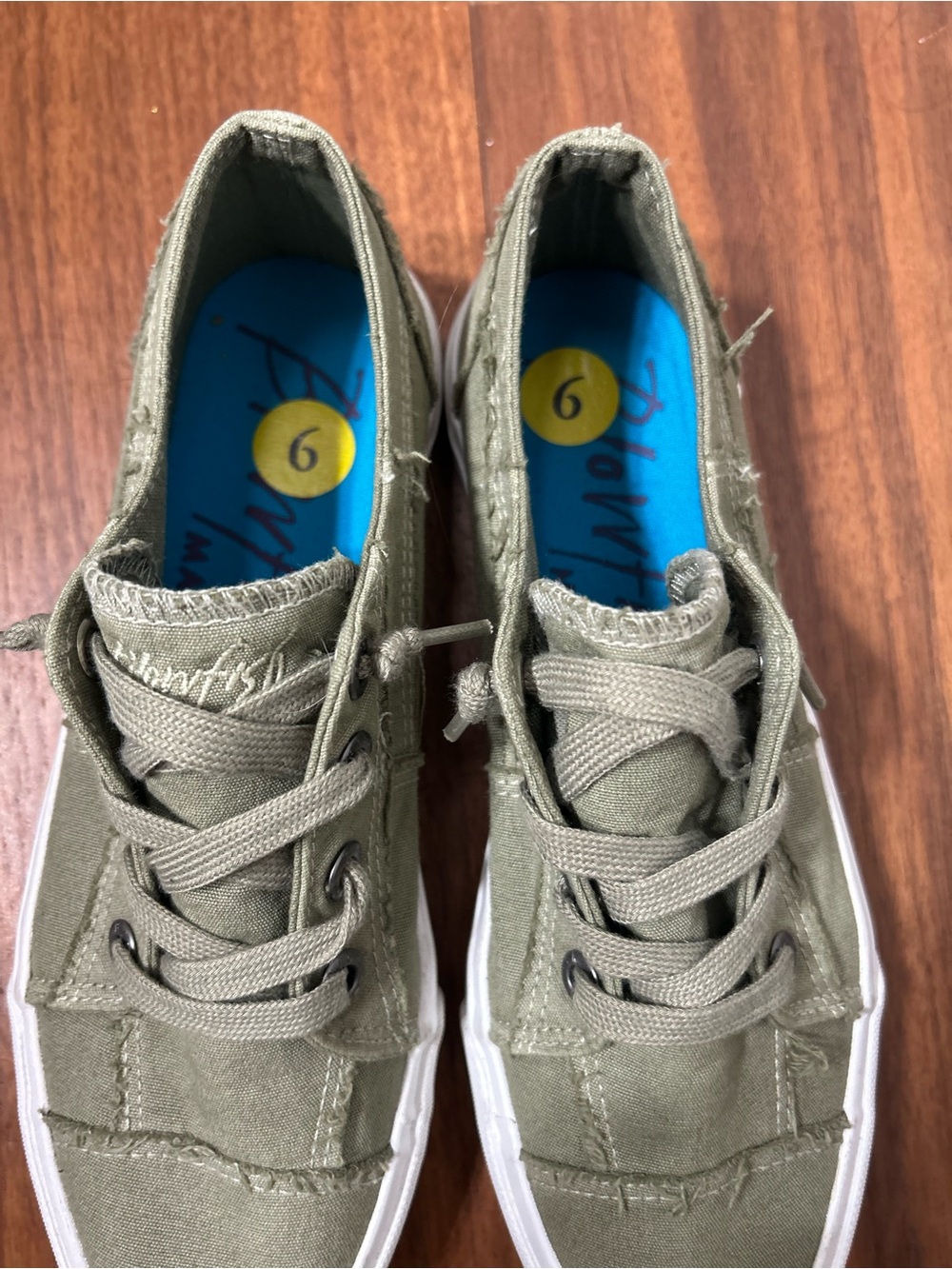 Blowfish Olive Green Canvas Low-Top Sneakers with White Sole - Picture 4 of 4